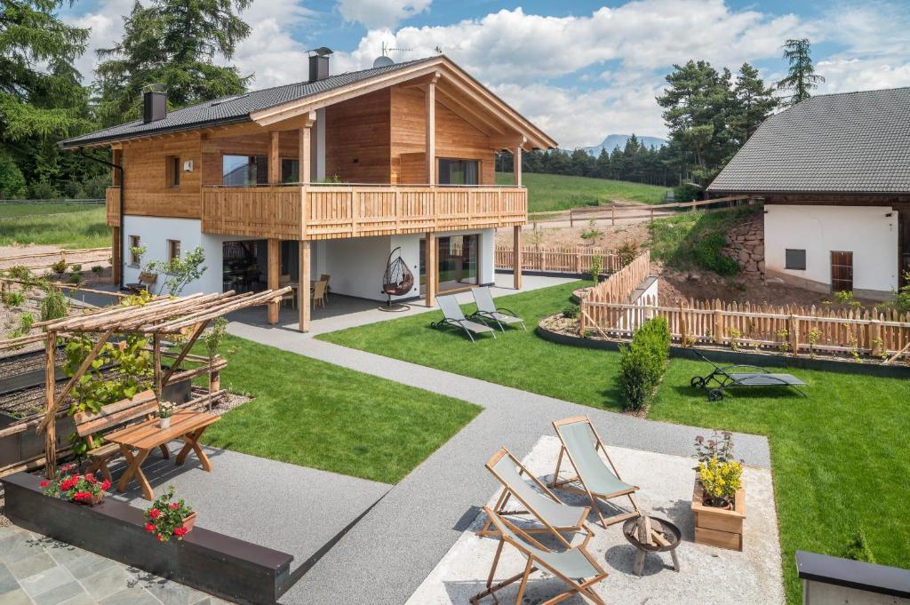 Загородный дом с садом